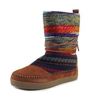 NWT Tom’s Suede/Textile Nepal Boots
